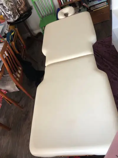 Get ready to relax with this folding massage table! It's in good condition and ready for its next us...