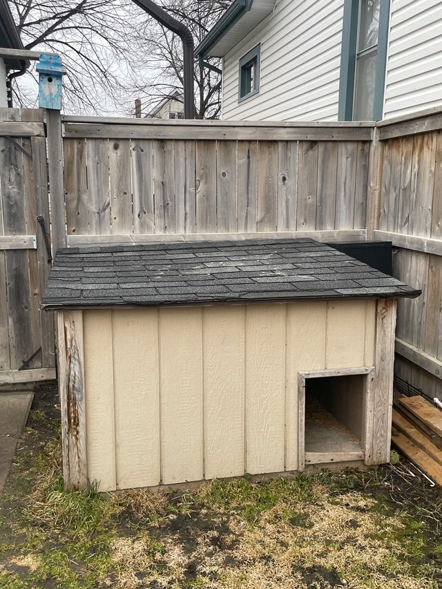 Free dog house Free Stuff Winnipeg Kijiji