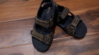 RUGGED OUTBACK SANDALS SIZE 9 1/2 (5-6 yrs old child) 
