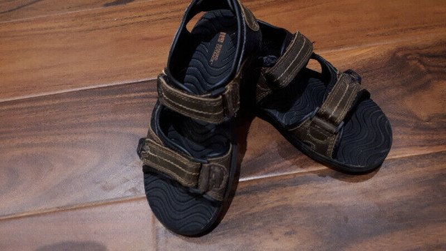 RUGGED OUTBACK SANDALS SIZE 9 1/2 (5-6 yrs old child)  in Kids & Youth in Oshawa / Durham Region