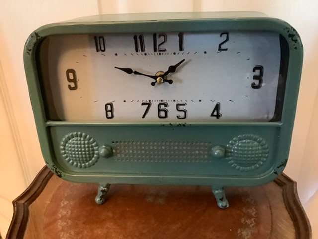 Ganz Desk Top Faux Radio Clock in Arts & Collectibles in Belleville