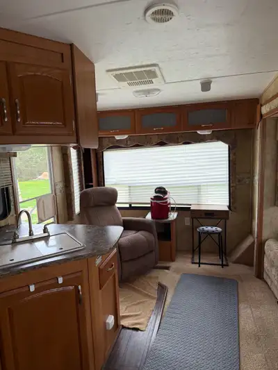 2008 cougar by keystone fifth wheel camping trailer , fully loaded in amazing condition all features...