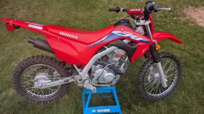 2022 CRF 125 F, excellent condition.
