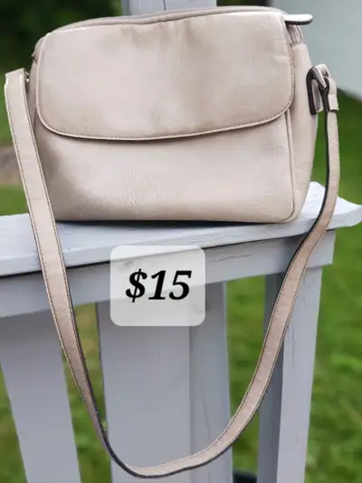 HANDBAG (PURSE) with SHOULDER STRAP, 4 zippered compartments, sn, View more
