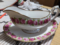 Gravy Server Boat with Saucer