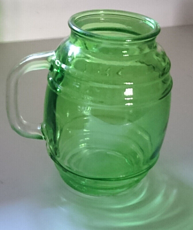 Vintage Family Recipe Green Embossed Glass Barrel Shaped Mug in Arts & Collectibles in Oshawa / Durham Region - Image 2