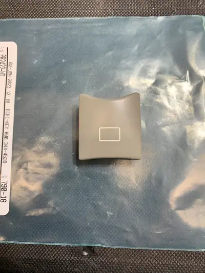 Rare and hard to find sunroof switch. Why pay 350$ at Mercedes parts for the entire assembly. Save 3...