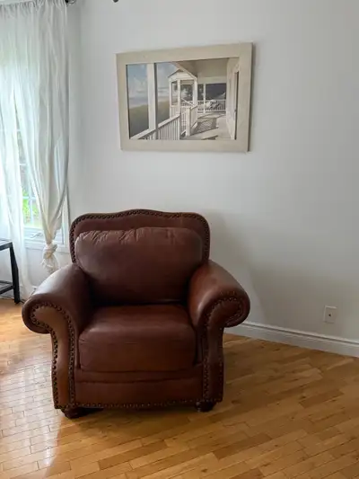 Canapé et fauteuil en cuire 300$, View more