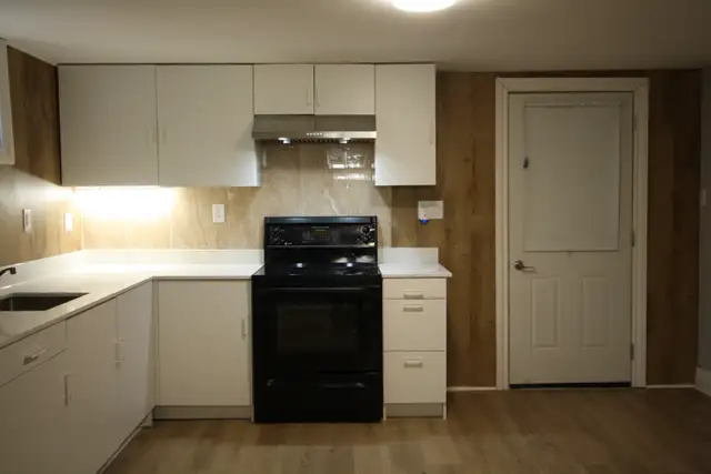 Nicely renovated  basement unit in Thornhill in Long Term Rentals in Markham / York Region - Image 6