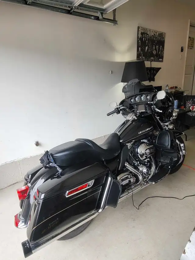 2016 Harley davidson street glide ultra limited/QUARTZ BLACK in Touring in St. Catharines - Image 2