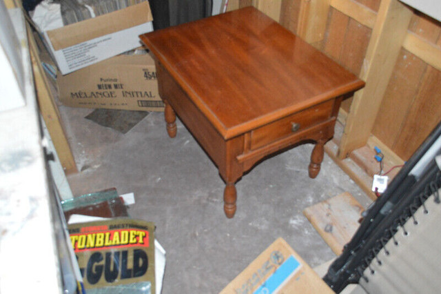 SOLID MAPLE END TABLE AND LAMP STAND in Arts & Collectibles in Charlottetown - Image 2