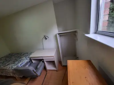 Spacious, bright room available in a quiet house near Hastings & Duthie. Transit is unbeatable: the...