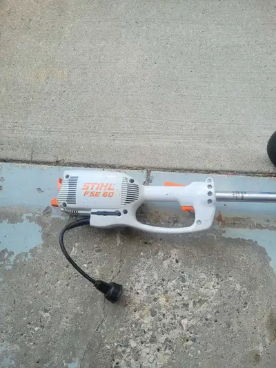 This Stihl FSE 60 electric grass trimmer is ready to tackle your lawn-care needs, featuring a 540W m...