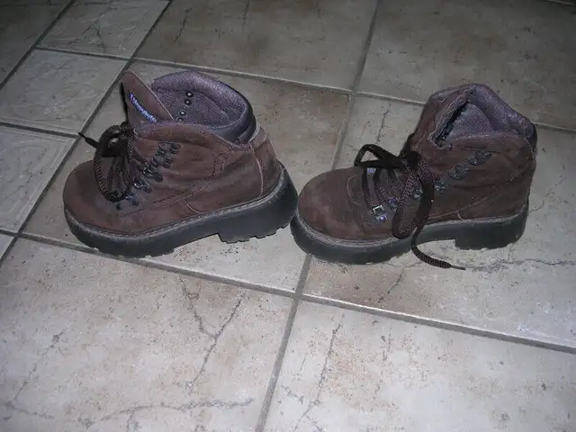 Botte d'hiver in Women's - Shoes in Québec City - Image 2