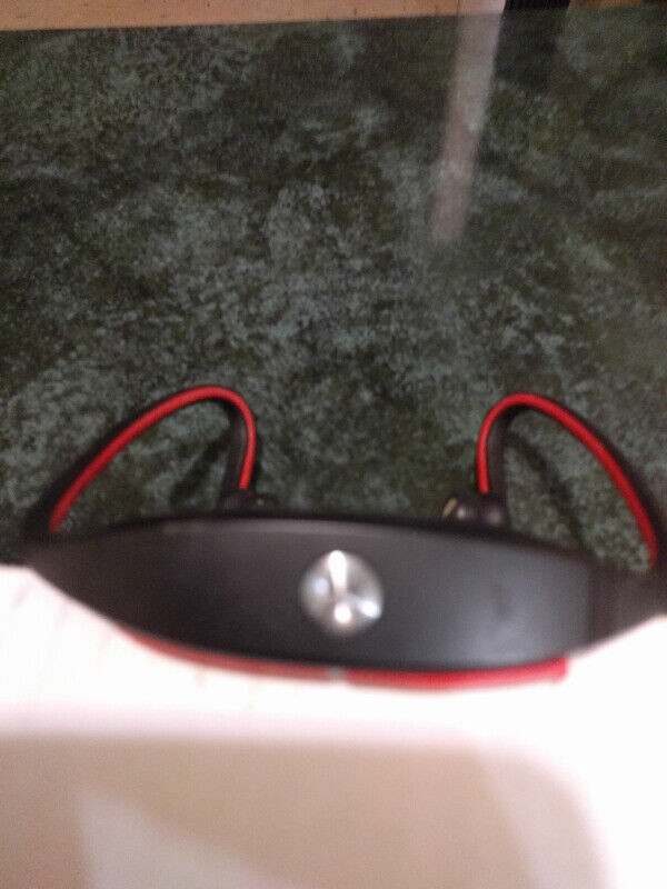 Motorola MOTOROKR S9 Bluetooth Active Headphones (Red,Black)USED dans Appareils électroniques  à Edmundston - Image 4