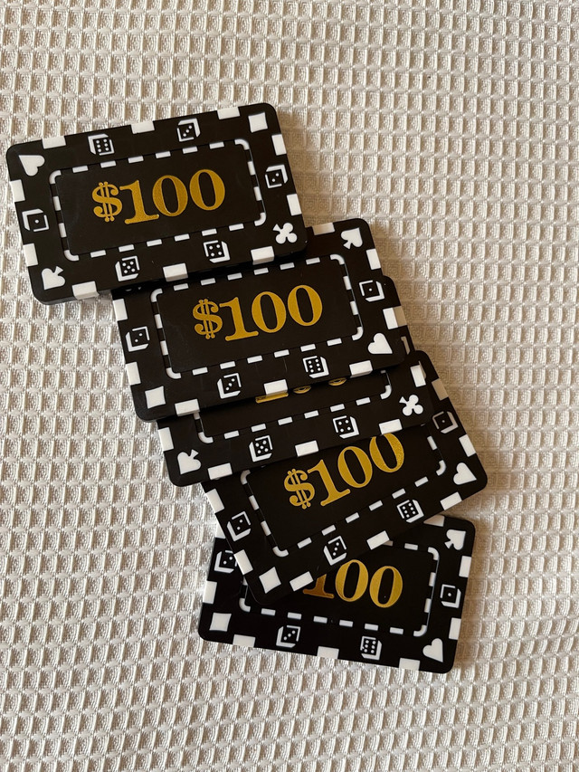 $100 Poker Plaques Chips Set in Toys & Games in Ottawa - Image 3