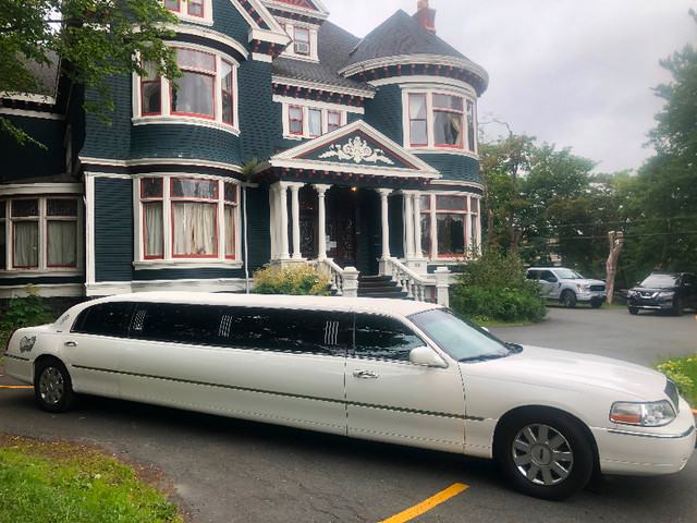 2005 Limousine Lincoln Stretch 120” in Cars & Trucks in City of Halifax - Image 4