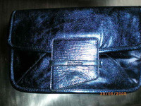 FUN & BASICS  LA POCHETTE BLEU METALLISE NEUVE avec BANDOULIERE