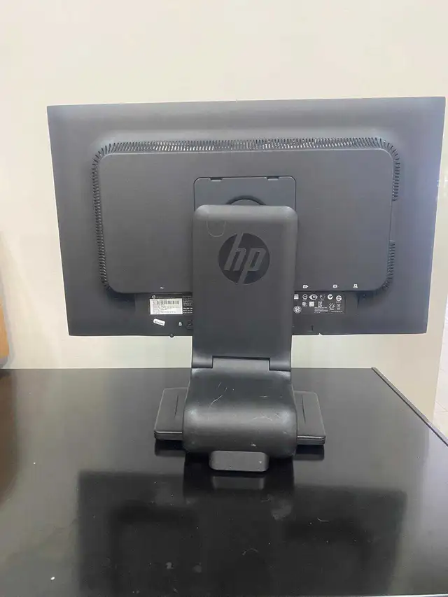 HP Computer Monitor 22 Inches  in Monitors in Mississauga / Peel Region - Image 3