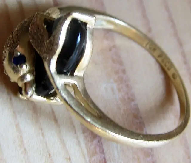 BEAUTIFUL 10K SOLID GOLD DOLPHIN RING WITH GEMSTONES SIZE 6.25 in Jewellery & Watches in Ottawa - Image 9