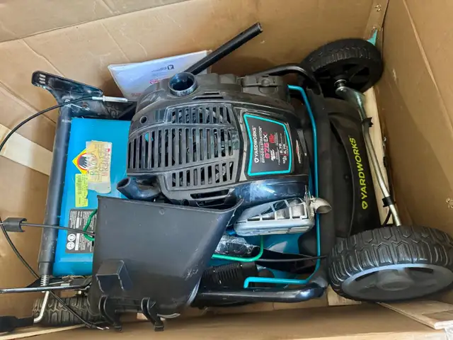 SOLD4 Yardworks Briggs & Stratton  Broken Lawn Mowers, For Parts in Lawnmowers & Leaf Blowers in City of Toronto - Image 2