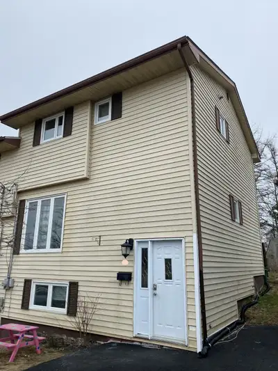3-bedroom 1.5 bathrooms semi-detached house for rent, Woodlawn,