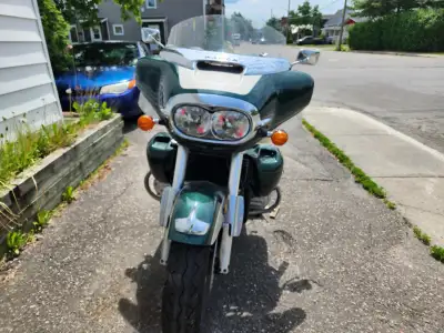Honda Walkyrie 2001 en excellente forme à vendre. Batterie neuve, bon pneu, siège très confortable....