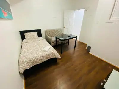2nd Floor 2bedrooms+ 2bathrooms Apt @ Kensington Market Sep1stS