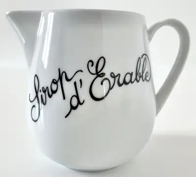LIRE JUSQU'À LA FIN DU TEXTE. Vintage 1980. Collection. Pot en porcelaine "Sirop d'Érable". Création...