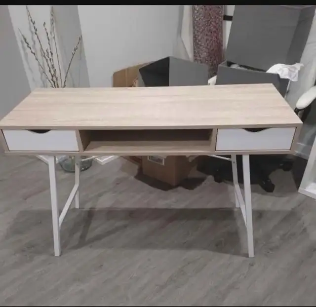 White & Beige desk (Top) in Desks in Ottawa - Image 3