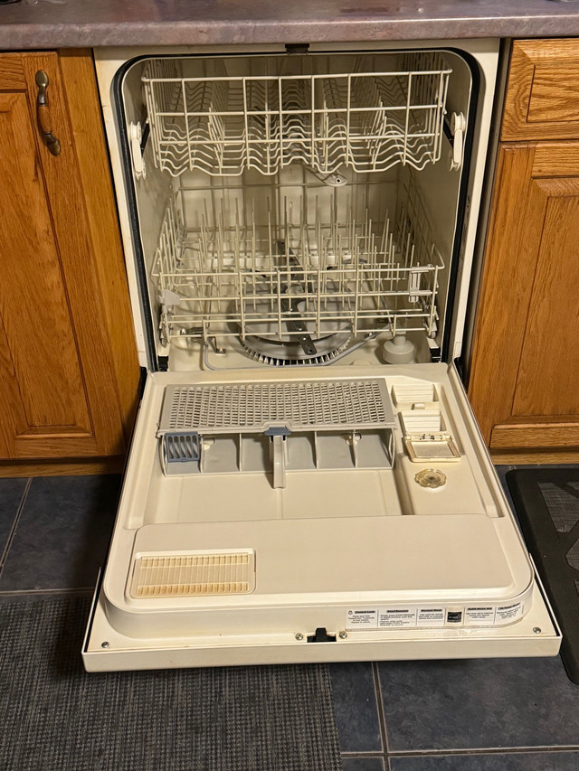 Dishwasher  in Dishwashers in Belleville - Image 2