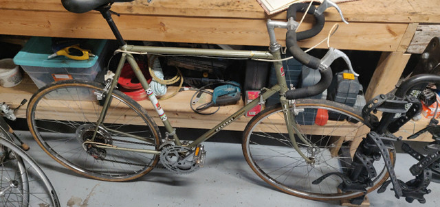 Large peugeot vintage bike in Road in City of Halifax