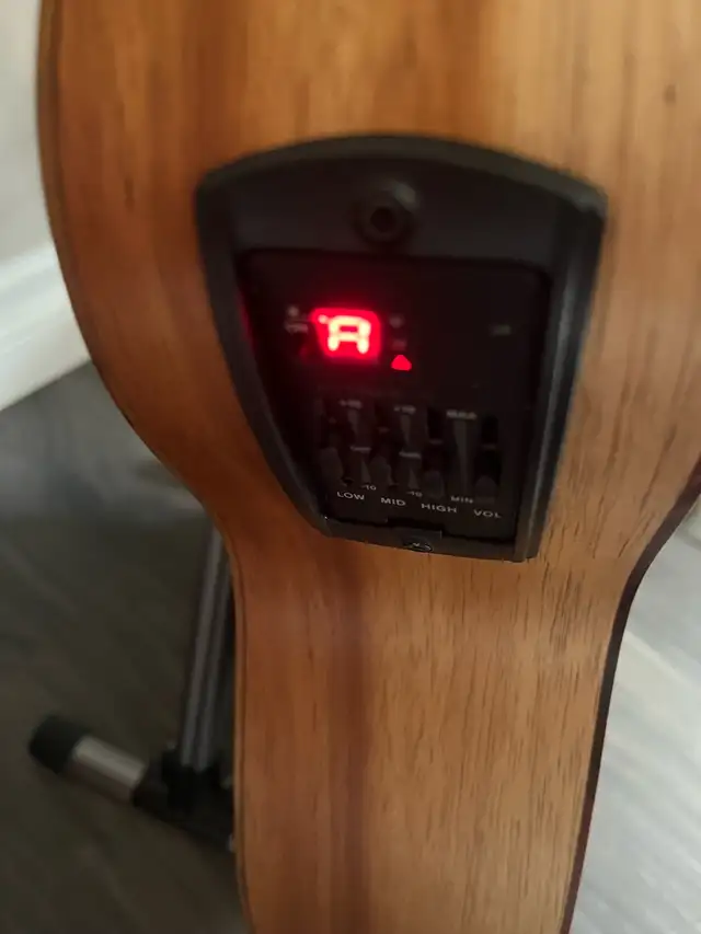 Taylor GS Mini Koa Acoustic/Electric Guitar in Guitars in London - Image 5