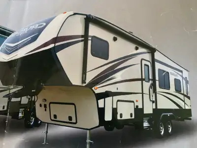 2018 Cruiser RV Air Très belle fifthweel 2018 de marque Cruiser aire. Très propre. 33 pieds de long,...