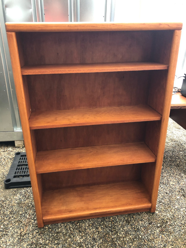 4 shelf oak bookshelf $25 in Bookcases & Shelving Units in Kelowna