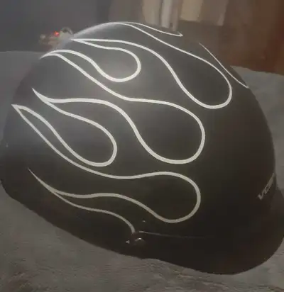 Worn only once. V-CAN half helmet. DOT approved. Size medium 57-58 cm