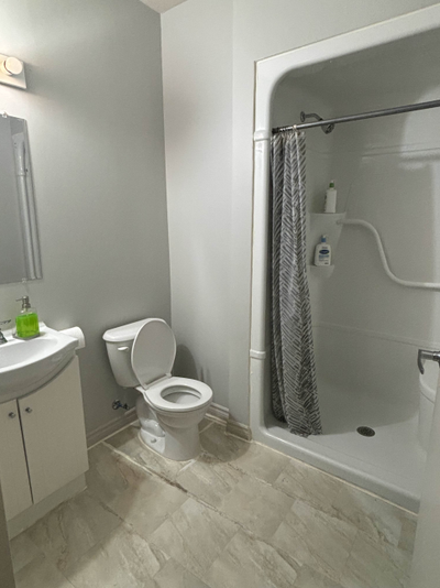 1 or 2 bedrooms in 5B2B loft available for 4 months starting May 2026 345 Spruce Street, 2 minute wa...