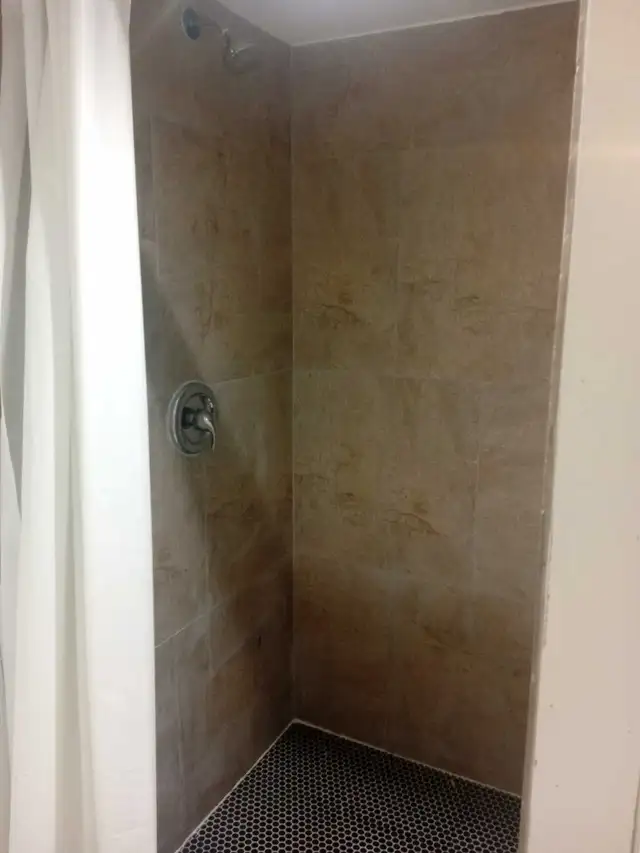 Room for Rent in Room Rentals & Roommates in Oshawa / Durham Region - Image 5