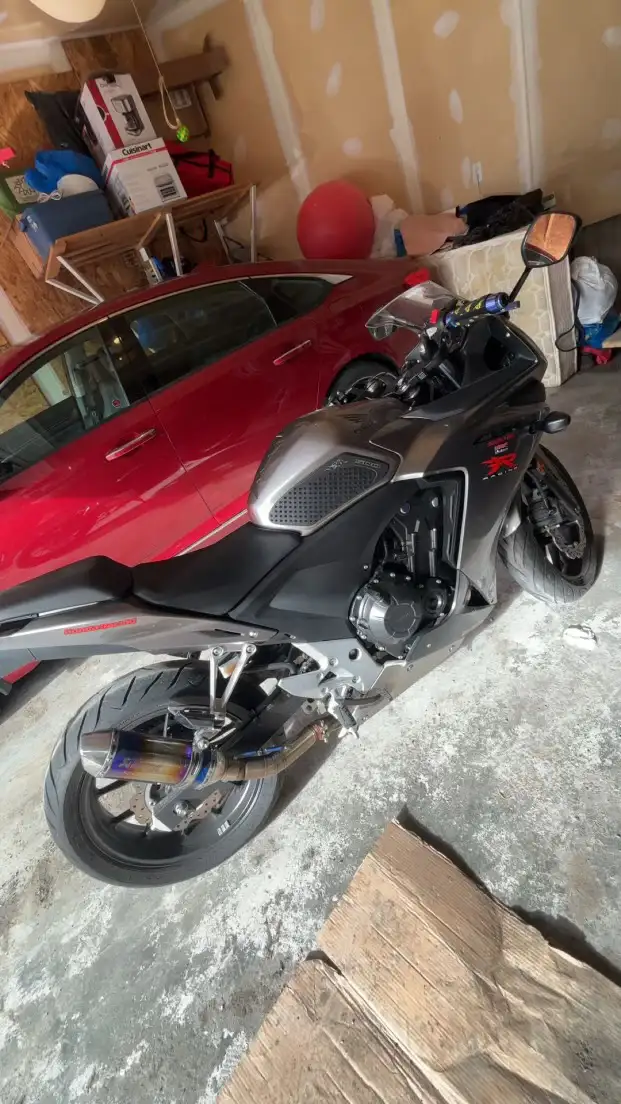 2015 HONDA CBR500R in Sport Bikes in Calgary - Image 5