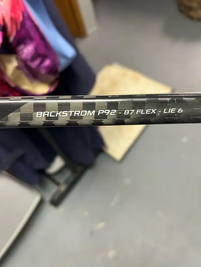 Bauer Supreme 190 left handed stick in Hockey in Winnipeg - Image 3