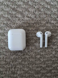 AirPods (2nd Generation) with Wireless Charging Case (Used)