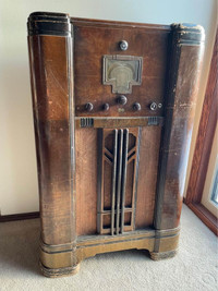 1936 RCA Antique radio console