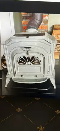 WOOD STOVE - VERMONT CASTINGS (RESOLUTE) WOOD STOVE