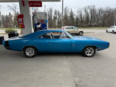 1970 Dodge Charger R/T 440 cuin 727 Torque flight automatic factory B5 blue restored to factory spec...