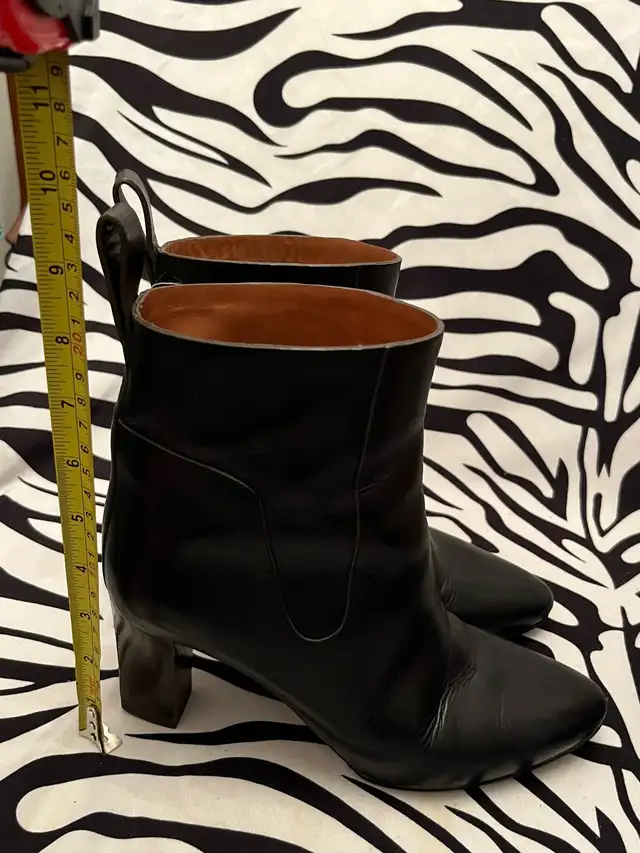 Chloé Black Leather Boots Women’s Size 38 in Women's - Shoes in City of Toronto - Image 8