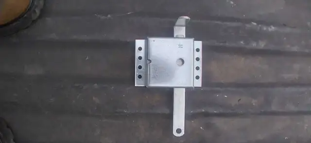Garage Door inside lock  in Other in City of Toronto - Image 2