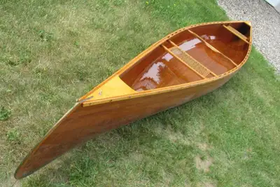 18 foot cedar strip canoe (MICMAC design) It weighs 57 lbs and was built in 1984 by my husband. Due...