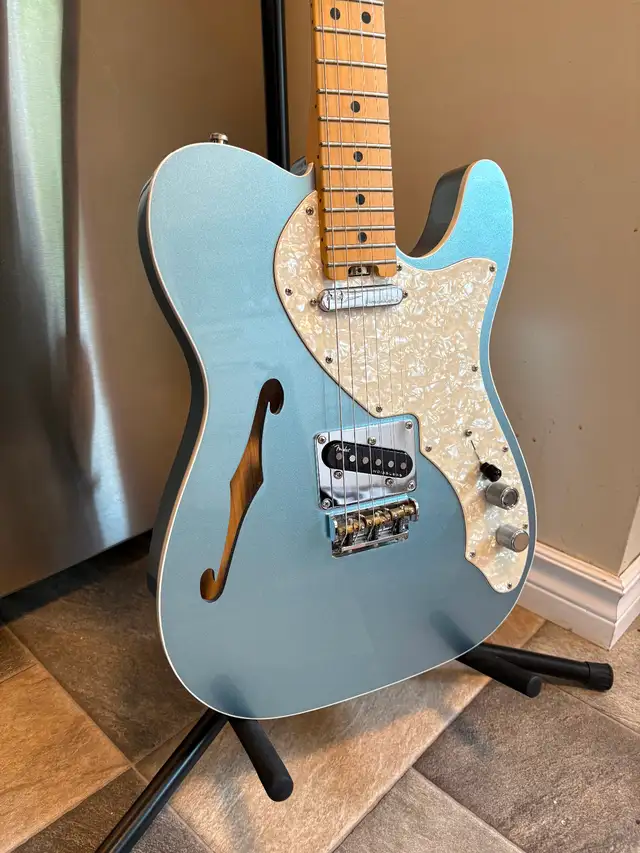 Fender American Elite Telecaster  Thin-line in Mystic Ice Blue in Guitars in Markham / York Region - Image 4