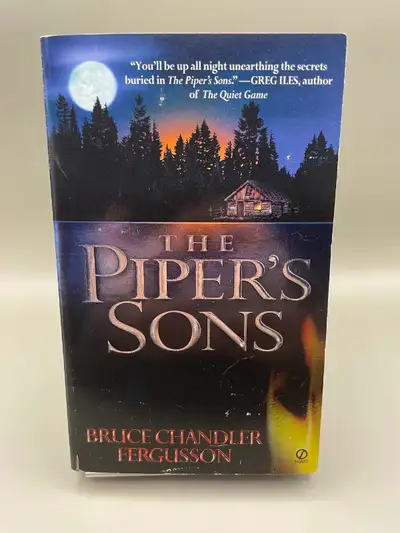 Paperback in very good condition. Some light wear on the front cover, but otherwise in near mint con...