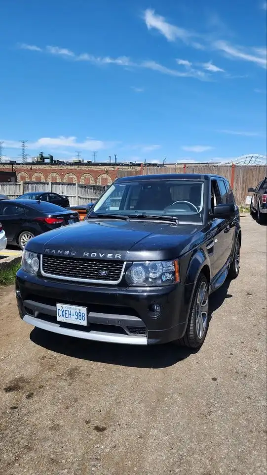 2012 Land Rover range rover sport in Cars & Trucks in Oshawa / Durham Region - Image 2